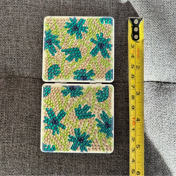 Diamond Art Floral Compact Mirror, Double-Sided, Sparkly (BLUE, GREEN) - Picture 13 of 17